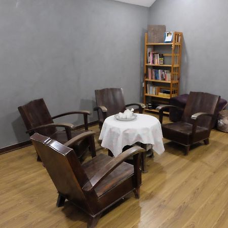 La Sen_Thu An_Phong Don Co Cua So Nhin Ra Ban Cong Apartment Thon An Hoa ภายนอก รูปภาพ