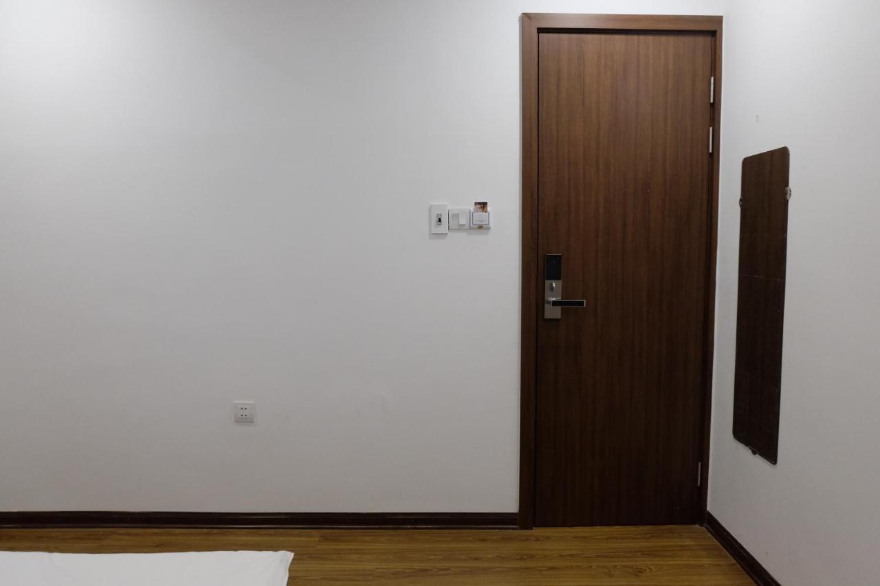 La Sen_Thu An_Phong Don Co Cua So Nhin Ra Ban Cong Apartment Thon An Hoa ภายนอก รูปภาพ