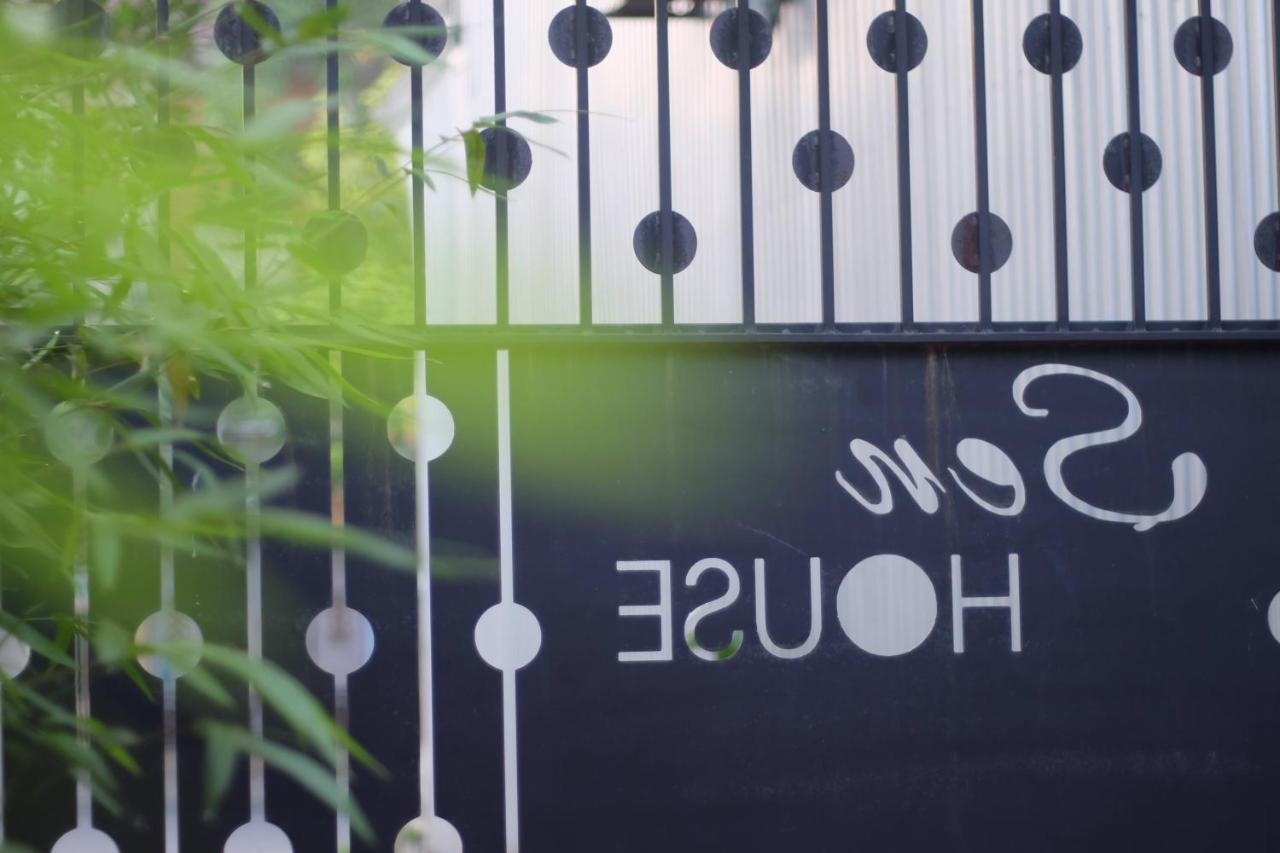 La Sen_Thu An_Phong Don Co Cua So Nhin Ra Ban Cong Apartment Thon An Hoa ภายนอก รูปภาพ